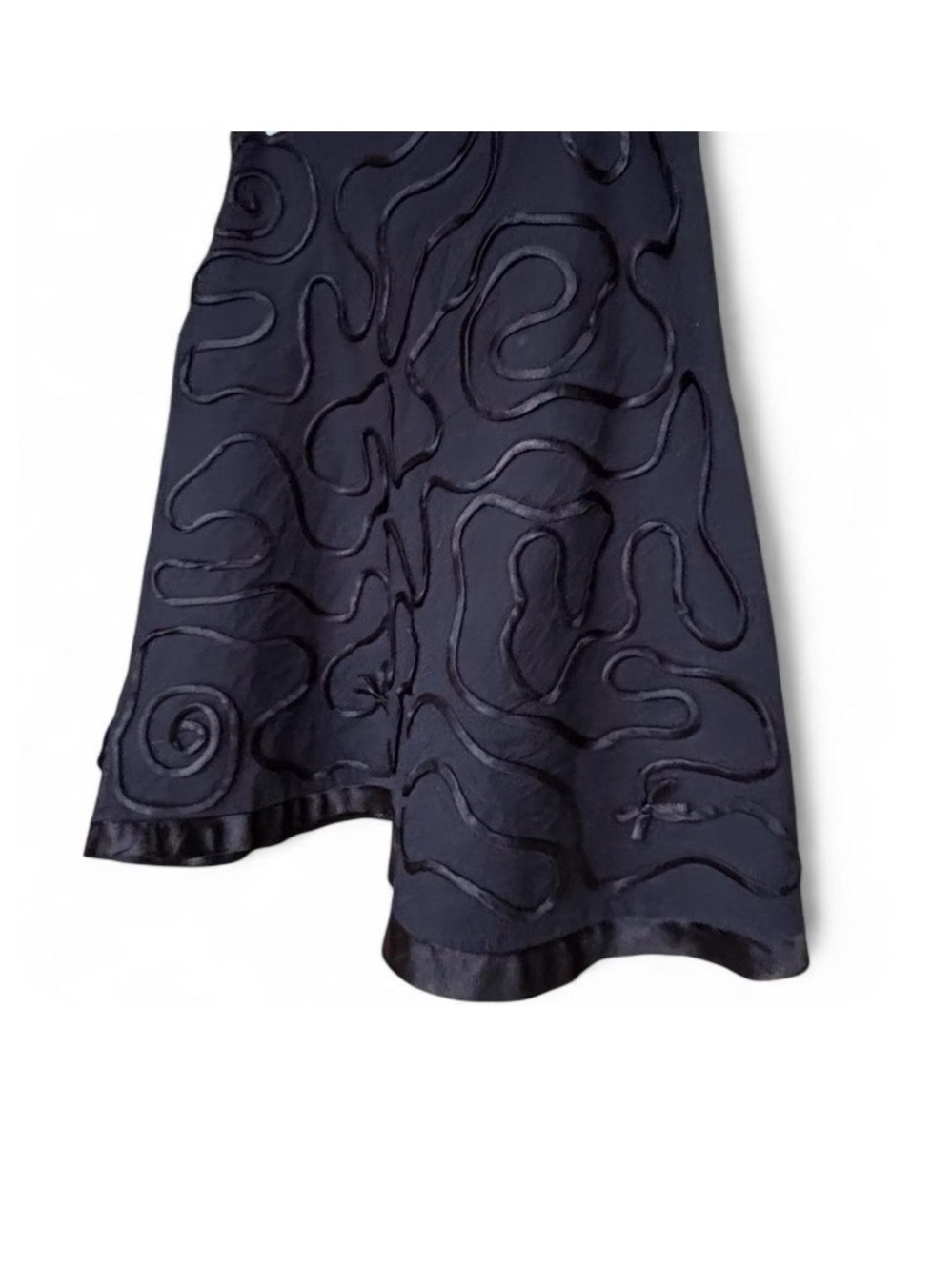 Dolce Apparel black Embroidered Textured Midi Skirt from 1990s